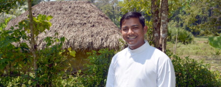 Indien: Ein Neupriester, dem kein Weg zu weit ist
