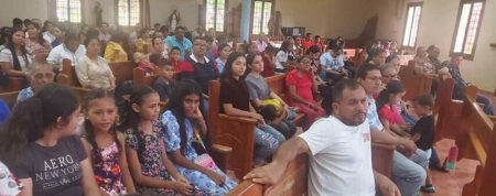 Honduras: Bau einer Kirche