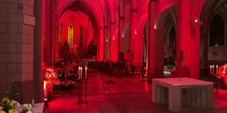 Augsburger Dom erstrahlte rot für verfolgte Christen